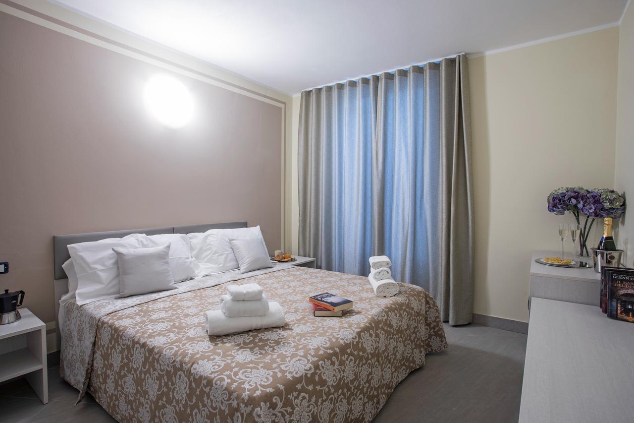 Ossuccio Grande C Home With Pool Sleeps 12 By Italian Apartments Como Exterior photo